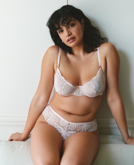 dress with lace bra showing How to Tastefully Show Off Your Little Lacy Bra