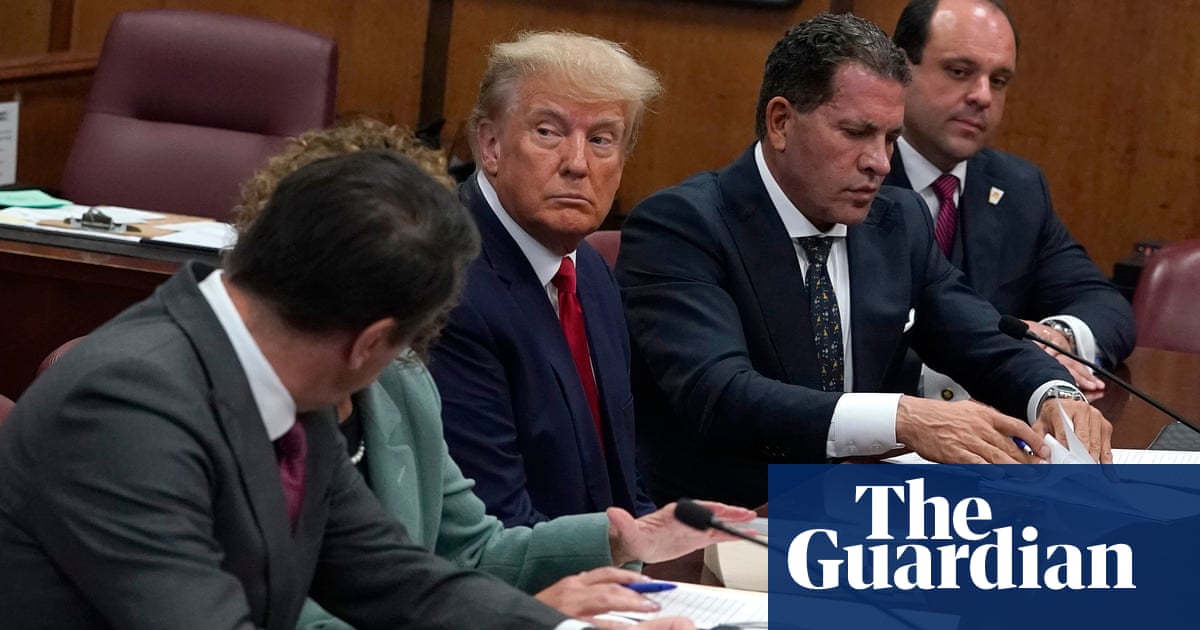 Top Trump adviser to be interviewed by special counsel prosecutors