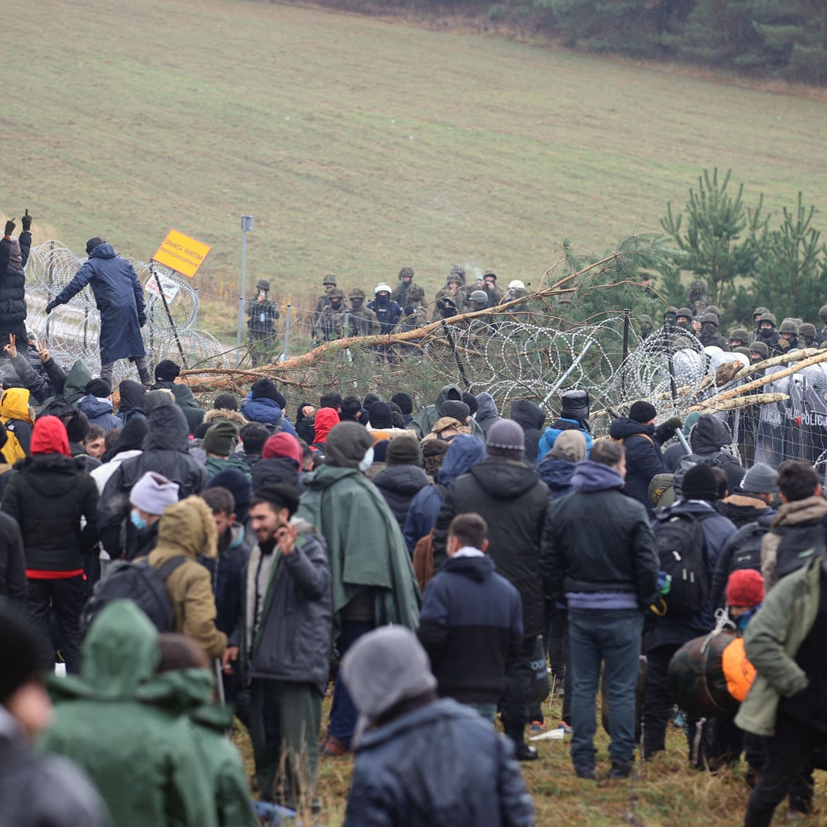 Belarus Escorts 1 000 Migrants Towards Polish Border Belarus The Guardian Belarus Escorts 1 000 Migrants Towards Polish Border Belarus The Guardian