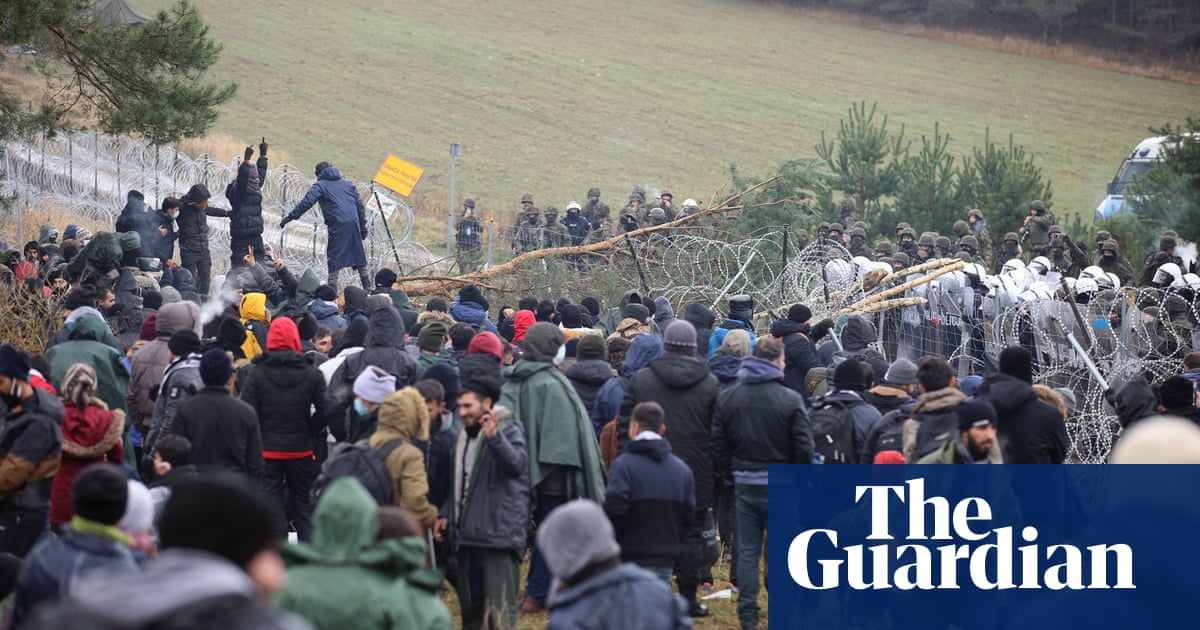 Belarus escorts hundreds of migrants towards Polish border