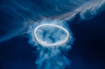 Smoke rings consisting of a mixture of smoke, steam and other gases are expelled at high speed, as the strange phenomenon rarely seen above Etna appears before its eruption.