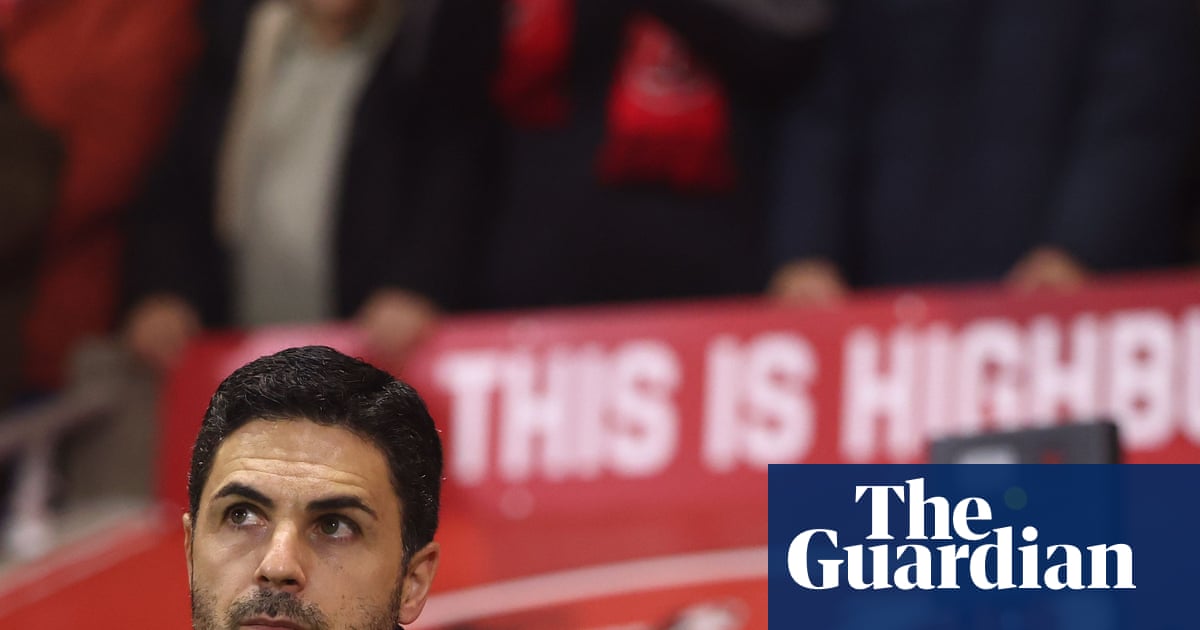 Arsenal fail at Fleetwood and Michael Carrick clings on | Football Weekly Extra – video