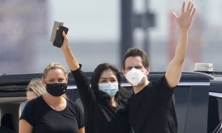 Michael Kovrig waves to the media with his wife and sister after arriving in Toronto’s Pearson International Airport on 25 September 2021.