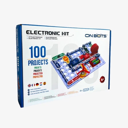 A box for a 100-project electronic kit shows a circuit board with coloured components and wires