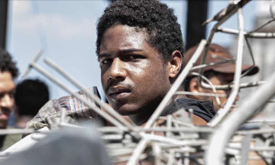 Christian Malheiros in 7 Prisoners.