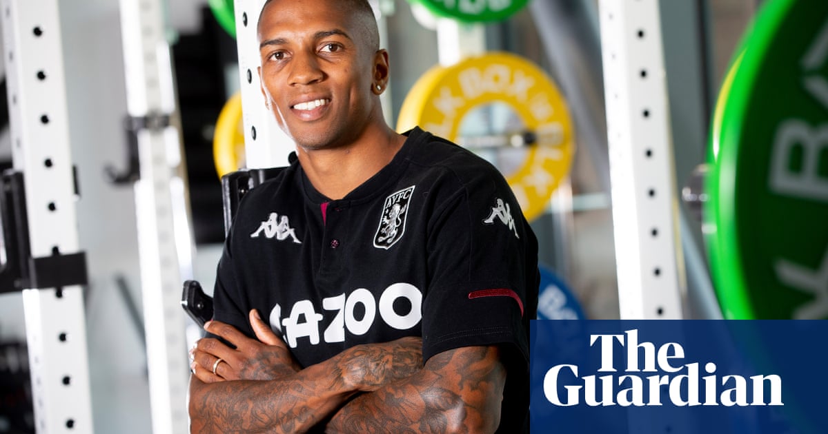 Ashley Young returns to Aston Villa on free transfer from Internazionale