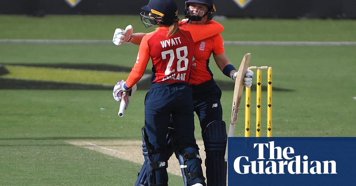 England claim dramatic super over win against Australia in womens T20