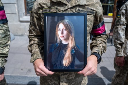 A soldier honours the murdered Ukrainian writer Victoria Amelina