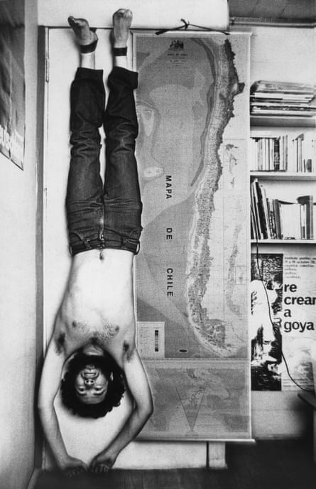 Elías Adasme hangs by his feet to protest against Pinochet in his piece To Chile, 1979.