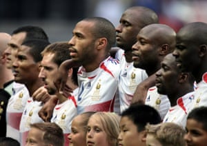 Patrick Vieira, Thierry Henry and Franck Ribéry listen to the national anthems before the final.