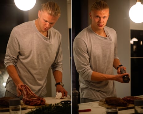 Erling Haaland grelhando carnes em um churrasco.