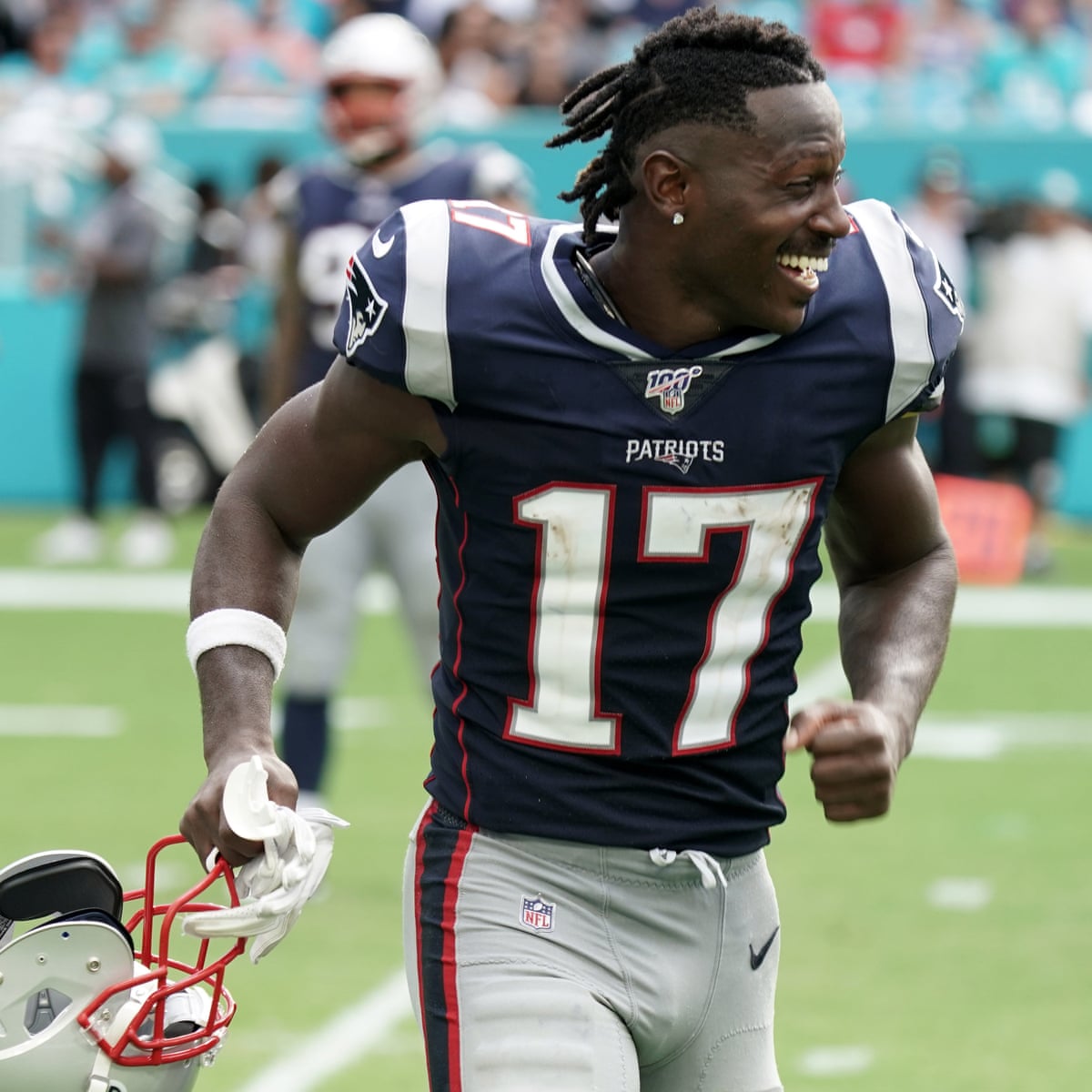 Nfl Round Up Brown Catches Td In Patriots Debut Roethlisberger Hurt In Steelers Loss Nfl The Guardian