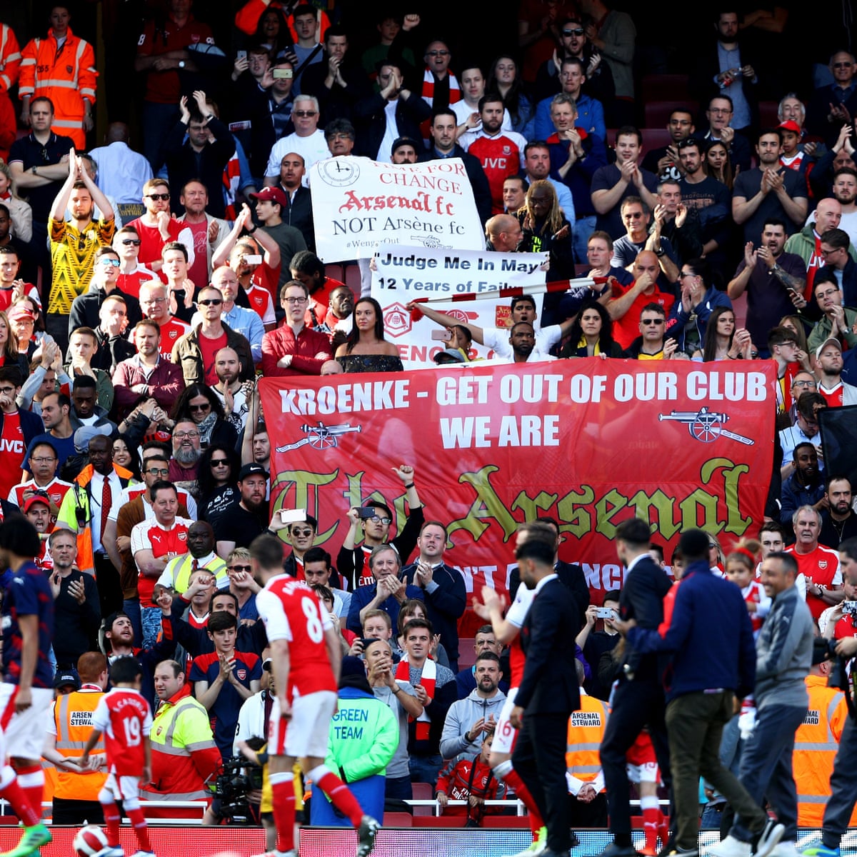 Arsenal Fans Turn On Stan Kroenke After Spursdays Finally Arrive Amy Lawrence Football The Guardian