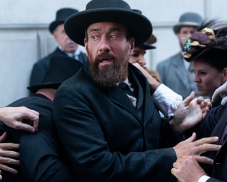 Mathew Macfadyen as Charles Guiteau in Death By Lightning.