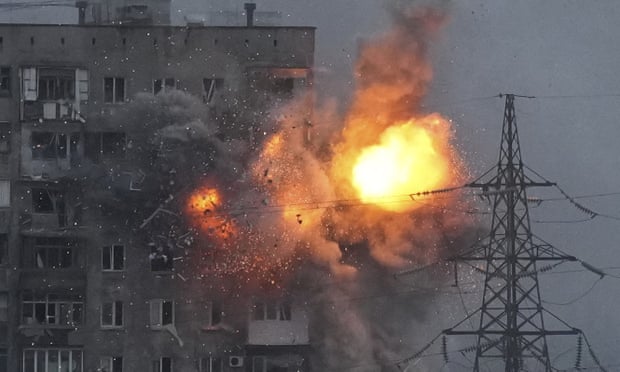 Mariupol under fire from a Russian army tank 11 March 2022