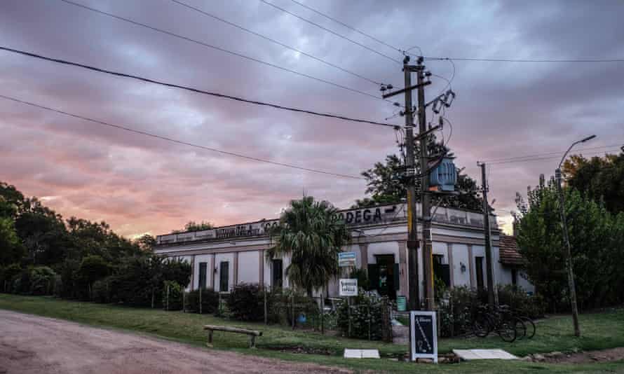 Red sky at night: Almacén de la Capilla in the Carmelo wine district.