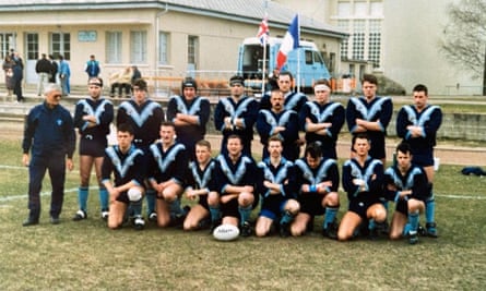 'Pembom Biru' di Fontainebleau sebelum pertandingan melawan Angkatan Darat Prancis di awal tahun 90an
