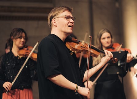 Pekka Kuusisto, with musicians from the Norwegian Chamber Orchestra.