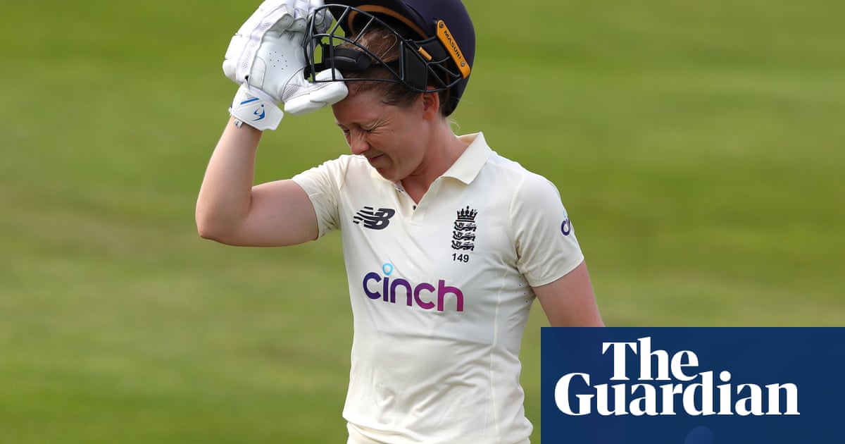 England’s Heather Knight narrowly misses century before India fight back