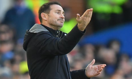 Frank Lampard on the touchline during Everton's defeat by Southampton