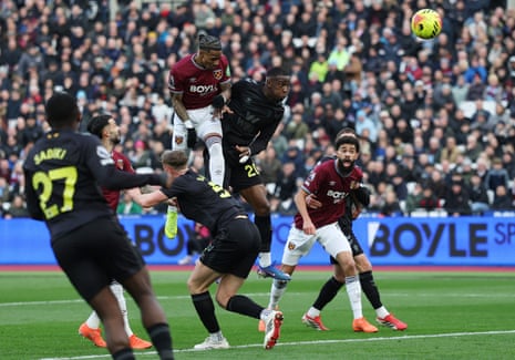 Crysencio Summerville powers a header into the Sunderland net to give West Ham the lead.