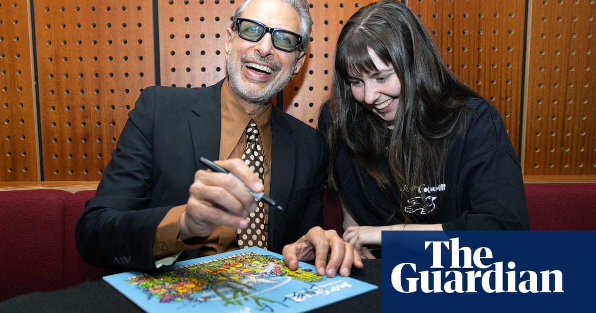Going for Goldblum: fans flock to Jurassic Park star Jeff in London