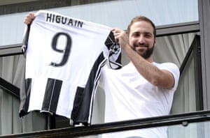 4) Gonzalo Higuain (Napoli-Juventus, 2016) £75.3m