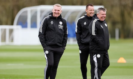 Dean Smith (kiri) bersama John Terry dan Craig Shakespeare di Seagrave