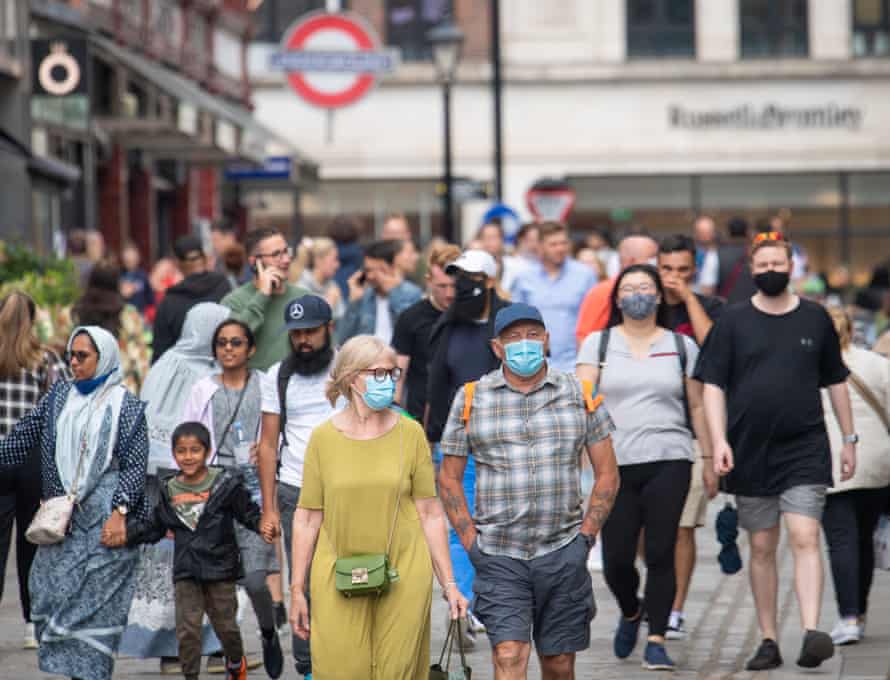 Mask-wearing pedestrians in London