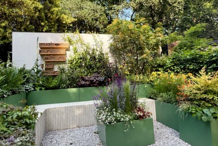 Wide shot of garden