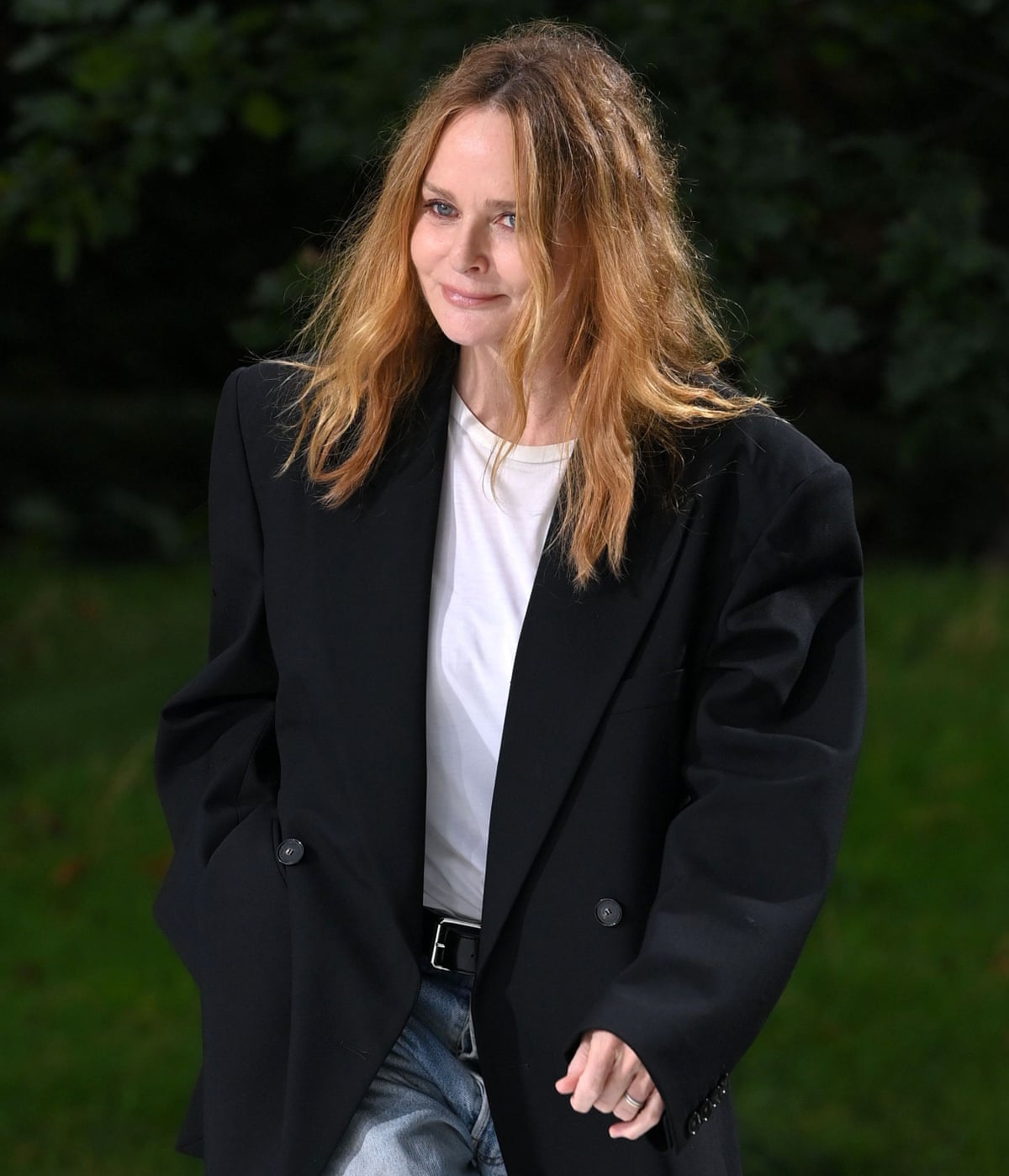 Stella McCartney in navy jacket and white T-shirt and jeans.