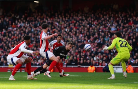 Jarrod Bowen of West Ham scores past David Raya of Arsenal