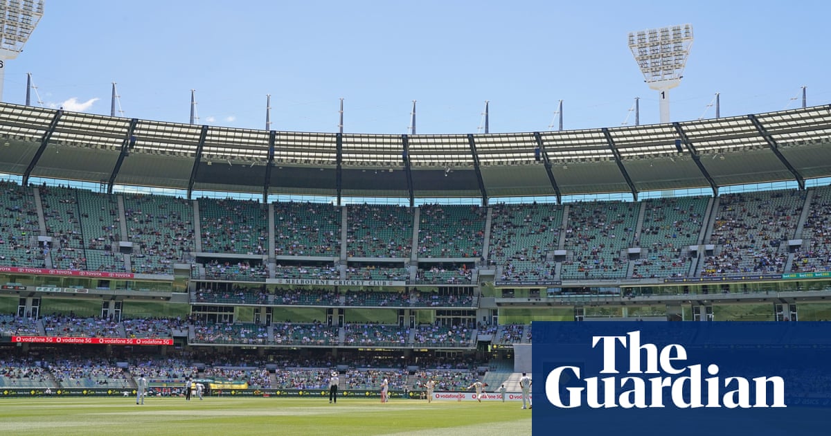 Cricket fans urged to wear masks amid concern over risk posed by Boxing Day Test