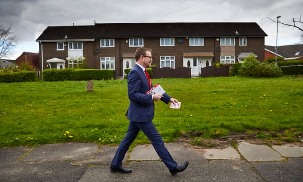 Andrew Gwynne campaigning in his Denton and Reddish constituency.