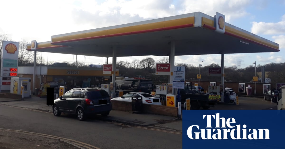 Shell issues £60 penalty after woman stops to breastfeed baby