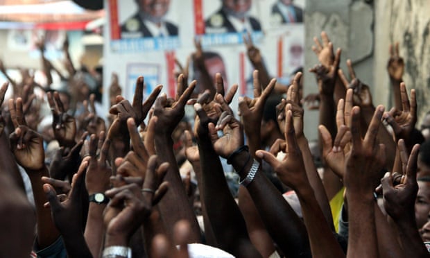 Supporters of CUF make victory sign outside their headquarters in Zanzibar’s Stone Town in 2005