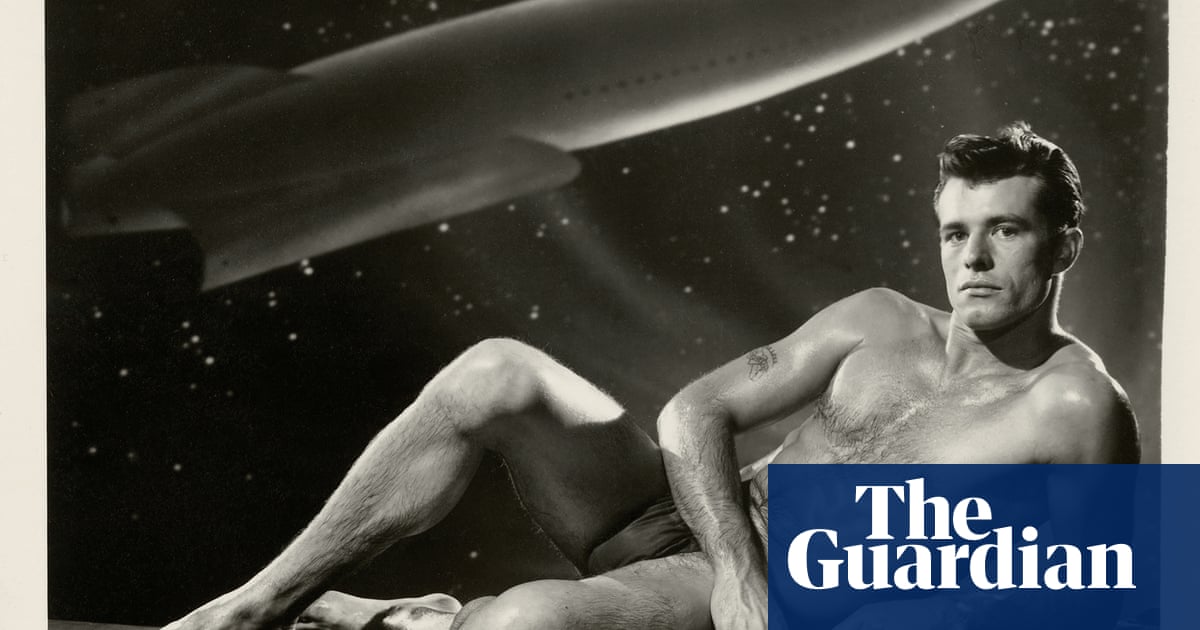 Símbolos fálicos, nalgas al descubierto y poses de guerrero: cómo las revistas de físico cultivaron un seguidorado gay culto | Fotografía Símbolos fálicos, nalgas al descubierto y poses de guerrero: cómo las revistas de físico cultivaron un seguidorado gay culto | Fotografía