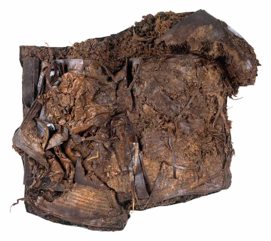 The ‘conglomeration’ as it was found in a Tipperary bog