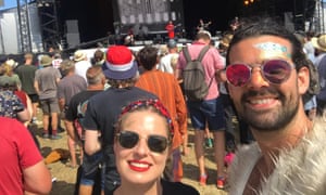 Evie Hirst y Jim Moston en Glastonbury 2019