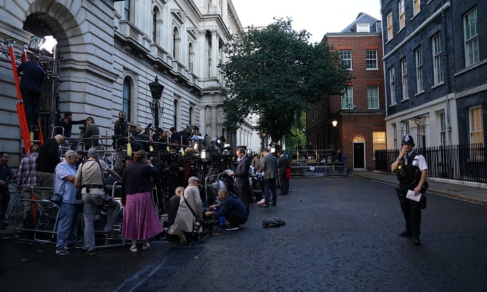 Journalists outside No 10 this morning, waiting for Boris Johnson’s farewell speech.