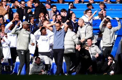 Chelsea manager Liam Rosenior reacts on the touchline.