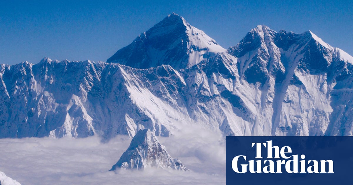 Mount Everest China And Nepal Agree On New Taller Height Mount Everest The Guardian