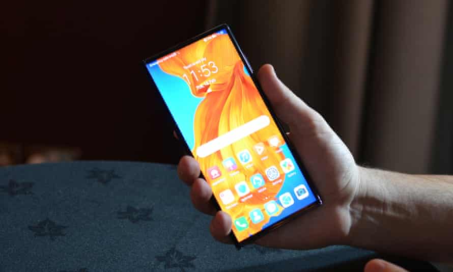 Voorbeeld vat Kom langs om het te weten Mate Xs: Huawei launches latest version of folding smartphone | Huawei |  The Guardian