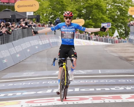 Giro d'Italia: Vingegaard climbs away to take stage nine win while Eulálio stays in pink | Giro d'Italia | The Guardian
