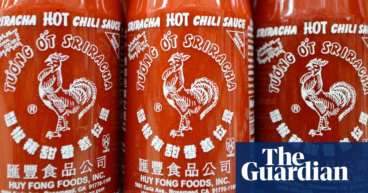 Gli amanti di Sriracha bruciarono quando il produttore interrompe la produzione a causa della carenza di pepe
