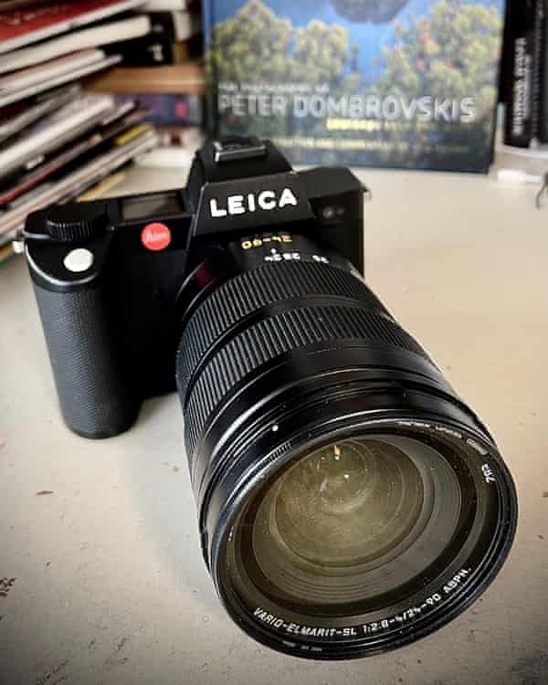 „Manau, kad mano fotoaparatas teikia didesnį pasitenkinimą – netgi terapinį – nei rašymas“: vienas iš vertinamų Ray Martin fotoaparatų.