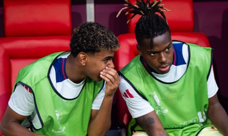 Lamine Yamal (left) talking to Nico Williams on the bench for Spain