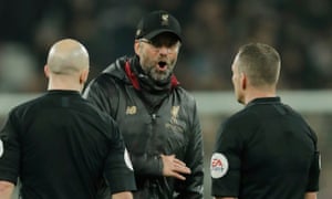 Jürgen Klopp talks to the referee after the final whistle.