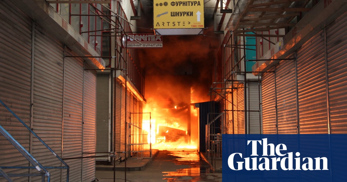Large fire engulfs market in Kharkiv after Russian shelling – video