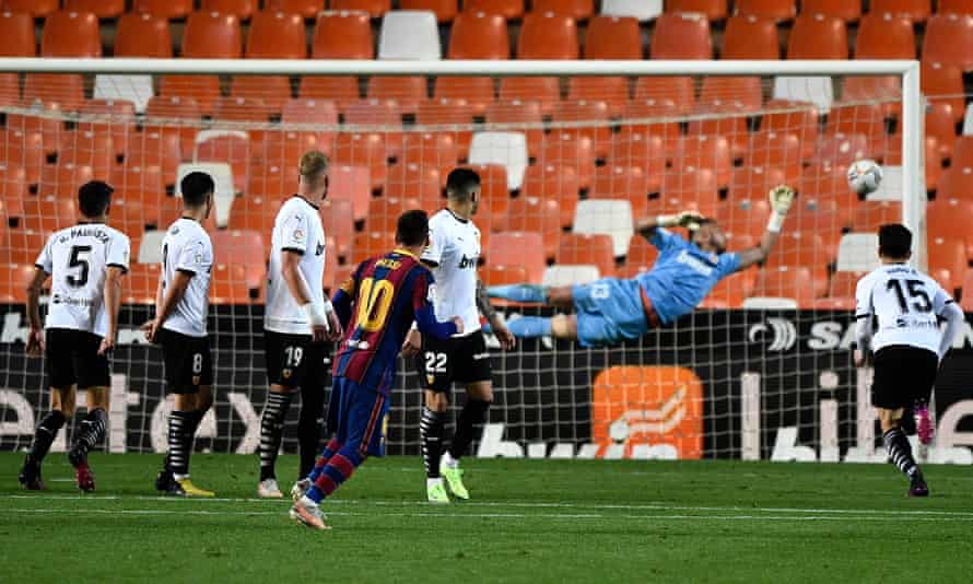 Lionel Messi scores Barcelona’s third goal from a free-kick.